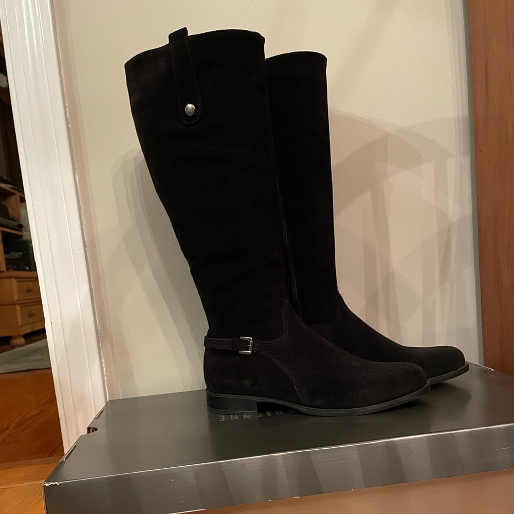 New beautiful La CANADIENNE waterproof suede black boots! Made in Canada - Picture 3 of 5